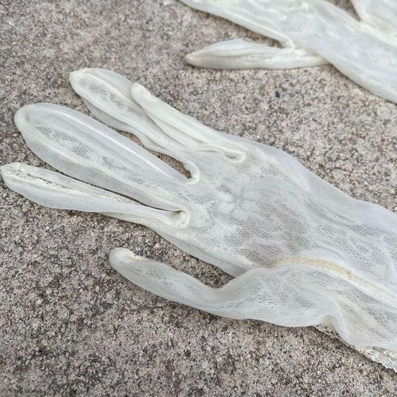 SOLD Vintage Lace Gloves of Meyers Make USA Size 7 Bundle of 2 Sheer - Picture 5 of 8